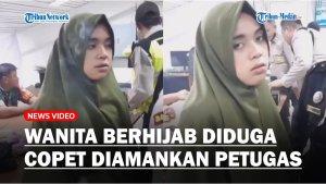 Tak-Tau-Malu-Wanita-Berhijab-Diduga-Copet-Ini-Malah-Santai-Merokok-Ketika-Diamankan.jpg