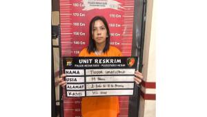 Tampang-Tiodora-Simatupang-35-maling-handphone.jpg
