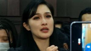 Tangis-pilu-Sandra-Dewi.jpg