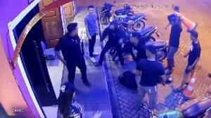 Tangkap-layar-CCTV-puluhan-pria-berambut-cepak-hajar.jpg