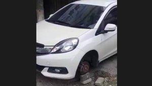 Tangkapan-Layar-Ban-Mobil-Hilang-di-Kawasan-Pajak-Petisah-Kecamatan-Medan-Petisah-Kota-Medan.jpg