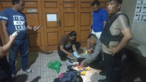 Tas-berisi-pakaian-dan-dokumen-pribadi-itu-kini-diamankan-di-Polsek-Siantar-Selatan.jpg