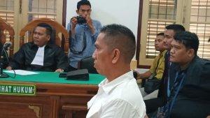 Terdakwa-Achiruddin-Hasibuan-saat-mendengar-amar-putusan-yang-dibacakan-Majelis-hakim.jpg