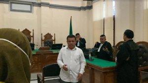 Terdakwa-kasus-korupsi-mantan-anggota-DPRD-kabupaten-Labuhanbatu_1.jpg