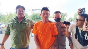 Tersangka-Iwan-yang-merupakan-sdsffd.jpg