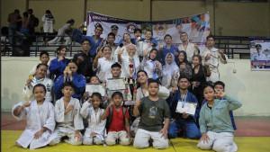 Tim-Judo-Medan-foto-bersama-usai-raih-juara-umum-di-Gedung-Padepokan_11.jpg