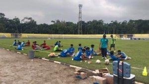 Tim-PSDS-melakukan-pendinginan-seusai-menjalani-latihan-di-Stadion-Baharoeddin-Siregar_.jpg