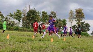 Tim-sepak-bola-asal-Kabupaten-Dairi-Victory-Dairi-menggelar-latihan.jpg