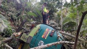Truk-terbalik-di-Tapsel-Tangki.jpg