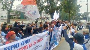 Unjuk-Rasa-Buruh-di-Kantor-Gubernur-Sumut_FSPMI_.jpg