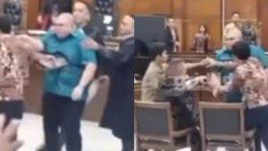 VIRAL-Momen-Menegangkan-Razman-Nasution-Serang-Hotman-Paris-saat-Sidang-Kuasa-Hukum-Nekat-Naik-Meja.jpg