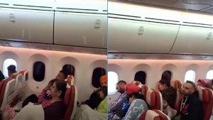 VIRAL-Pesawat-Air-India-Atapnya-Bocor-saat-Terbang-London-India-Penumpang-Santai-Tetap-Tidur.jpg