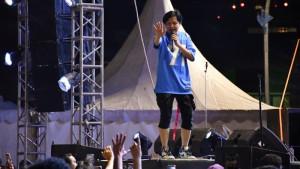Vokalis-Band-Gigi-Armand-Maulana-tampil-di-Samosir-saat-acara-puncak-ToTK-di-Samosir_.jpg
