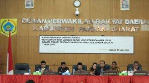 Wakil-Bupati-Pakpak-Bharat-H-Mutsyuhito-Solin-mewakili-Bupati-Franc-Bernhard-Tumanggor.jpg