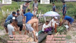 Warga-makamkan-jenazah-di-kuburan-penuh-air.jpg