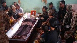 Yosua-Samosir-dimakamkan.jpg
