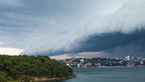 awan-tsunami-atau-awan-Arcus.jpg