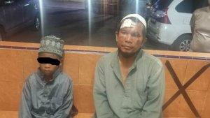ayah-dan-anak-maling-kotak-infaq-berpakaian-gamis.jpg