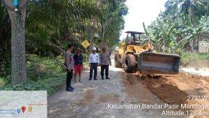 berlubang-di-jalinsum-Dusun-VIII-Desa-Suka-Makmur.jpg