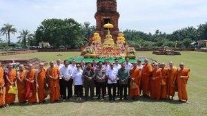 bersama-Umat-Buddha-di-Lapangan-Candi-Bahal-Padang-Lawas-Utara-Minggu-462023.jpg