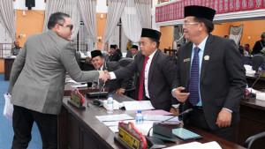 bupati-franc-salami-anggota-dprd.jpg