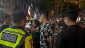 debt-collector-cekcok-dengan-polisi.jpg