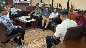 dr-H-Asri-Ludin-Tambunan-melet.jpg