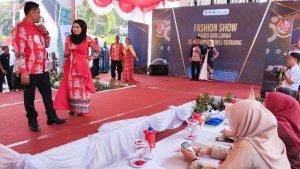 fashion-show-Festival-Kreasi-Motif-Deli-Serdang_.jpg