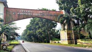 gapura-kabupaten-labuhanbatu-selatan.jpg