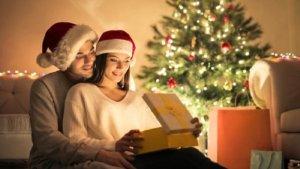 ilustrasi-pemberian-kado-natal.jpg
