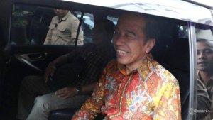 jokowi-ijazah-ketawa-tribunmedan.jpg