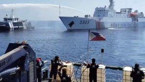 kapal-perang-china-tembakkan-meriam-air-ke-kapal-filipina.jpg