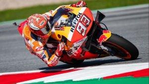 marc-marquez-dikepung-4-pembalap-yamaha.jpg