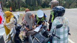 melakukan-patroli-dan-penindakan-di-hari-pertama-Operasi-Patuh-Toba-2025-Senin-1472025.jpg