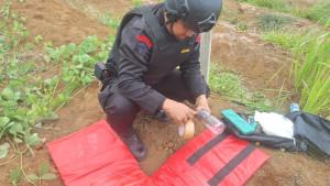 memastikan-bom-terurai-aman-dan-tak-membahayakan-warga.jpg
