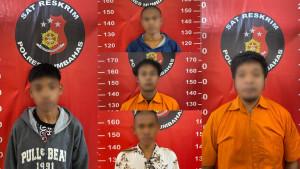 menunjukkan-barang-bukti-kasus-pencurian-yang-melibatkan-tiga-remaja.jpg