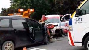 mobil-ambulans-adu-kambing.jpg