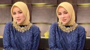 olla-ramlan-putuskan-berhijab.jpg