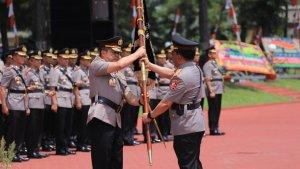 pataka-Polri-dari-Kapolda-Sumut-yang-lama.jpg