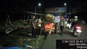 pedagang-eks-Gedung-IV-Pasar-Horas-di-Jalan-Merdeka-Bawah.jpg