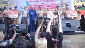 pemberian-hadiah-oleh-pangdam-i-bb_20180904_105119.jpg