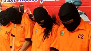 pesta-sabu-dprd_20170615_200155.jpg
