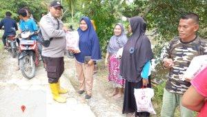 polisi-bantu-korban-banjir-di-kecamatan-datuk-bandar.jpg