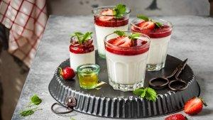 Resep Puding Buah Saus Mixed Berries ala Hotel yang Lummer di Mulut