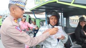 sat-lantas-polres-humbang-hasundutan-ajak-pengendara-taat.jpg