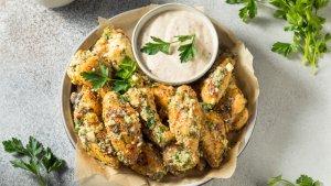 Resep Sayap Ayam Goreng Bawang Putih, Camilan Kekinian ala Cafe yang Lezat