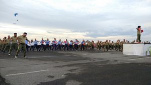 senam-bersama-di-lapangan-lanud-soewondo_20180904_093822.jpg