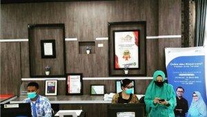 suasana-pelayanan-di-kantor-dinas-penanaman-modal-dan-pelayanan-terpadu-satu-pintu.jpg