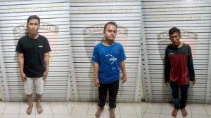 tampang-ketiga-pelaku-setelah-diamankan-di-Polsek-Medan-Baru.jpg