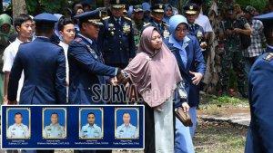 tangis-perwira-tni-au-saat-pemakaman.jpg